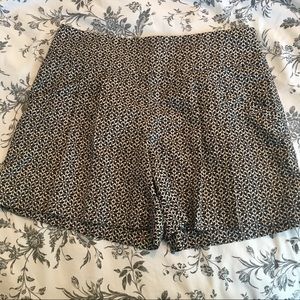 LOFT Fluid Patterned Shorts in Black/Cream